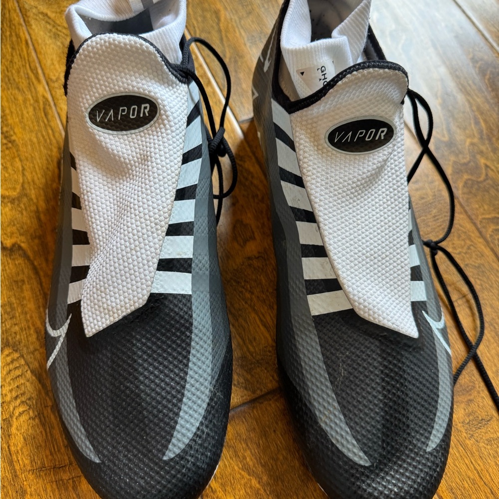 Nike Vapor Black and White Athletic Shoes 13